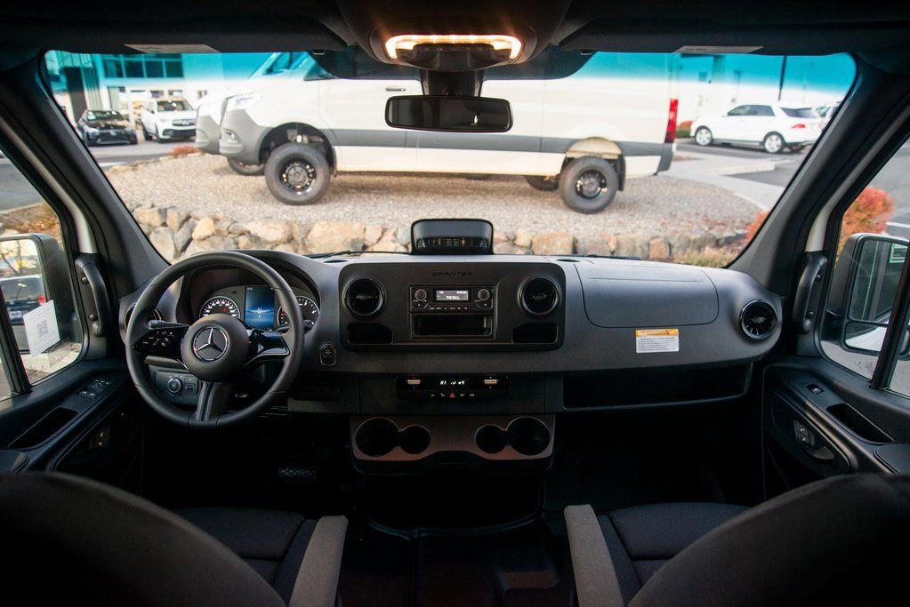 Used 2025 Mercedes-Benz Sprinter 2500 image 32