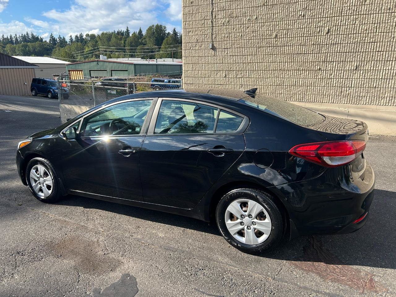 Used 2017 Kia Forte LX FWD image 7