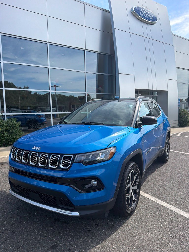 Used 2024 Jeep Compass Limited AWD/4WD image 2