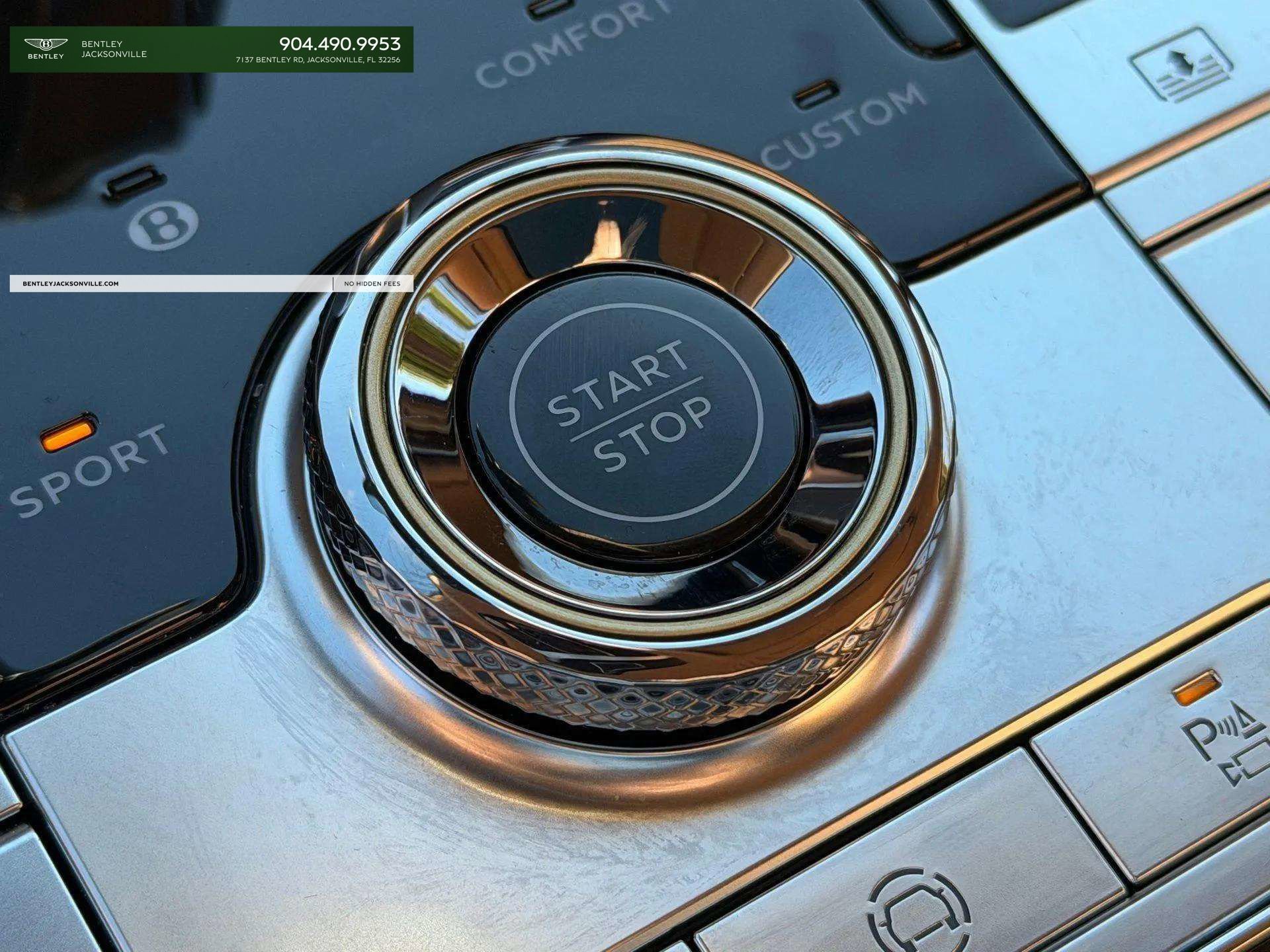 Used 2025 Bentley Flying Spur Plug-In Hybrid image 40