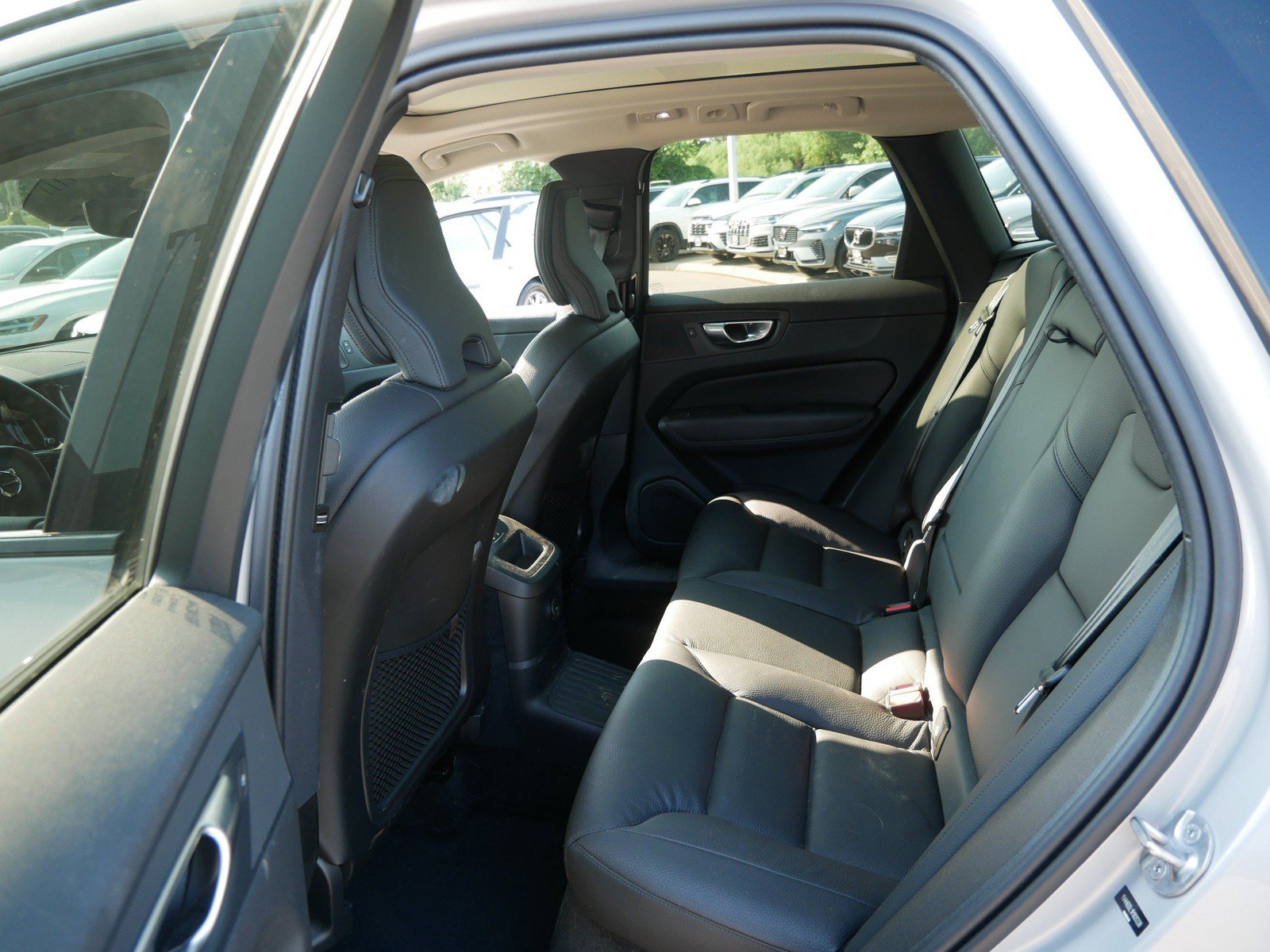 Certified 2024 Volvo XC60 T8 Plus w/ Climate Package AWD/4WD image 11