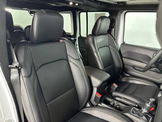 Used 2025 Jeep Wrangler Unlimited Sahara AWD/4WD image 27