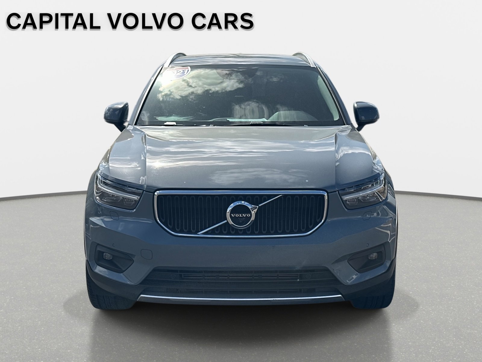 Used 2021 Volvo XC40 T5 Momentum image 2