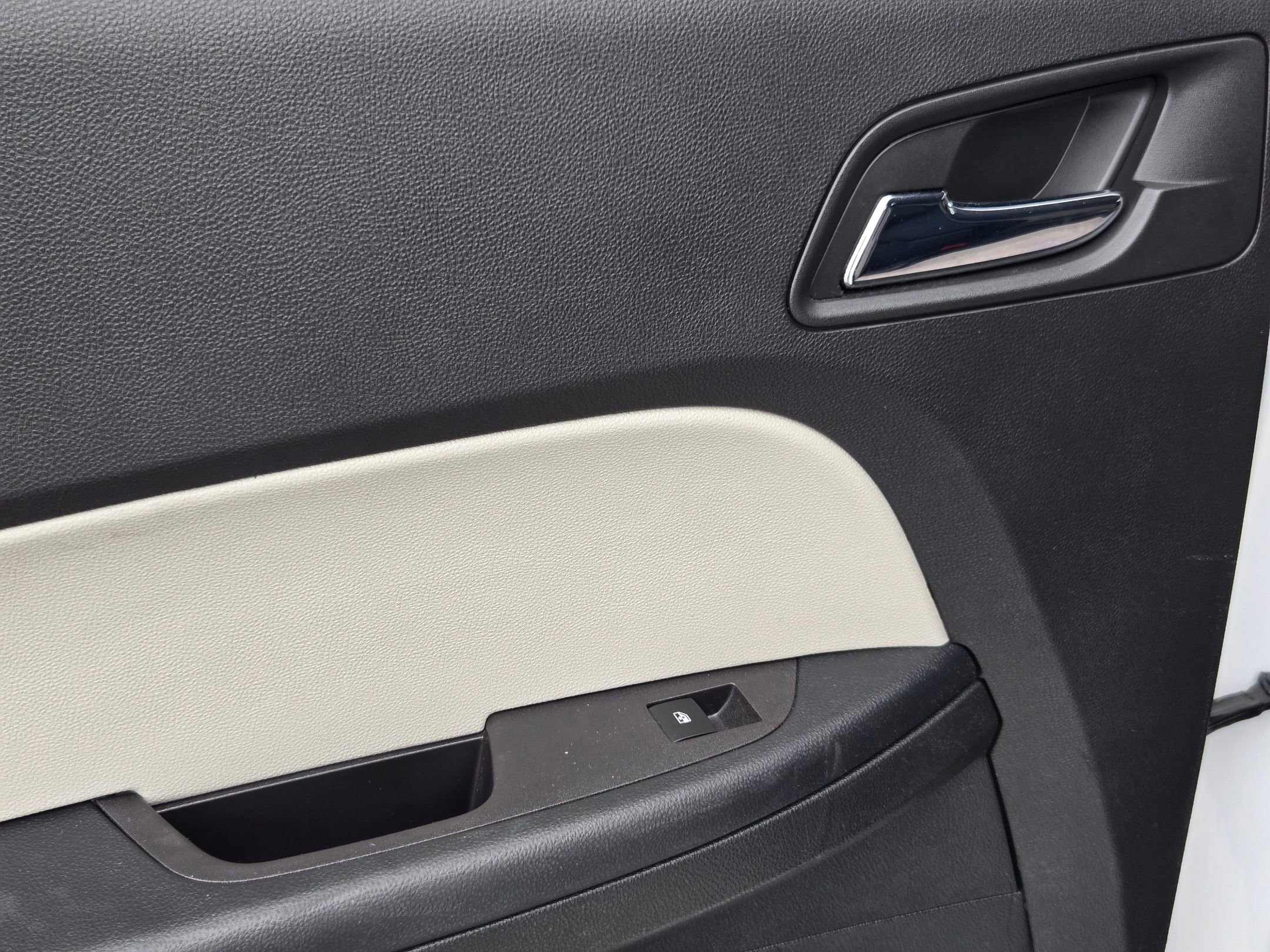 Used 2017 Chevrolet Equinox LS image 34