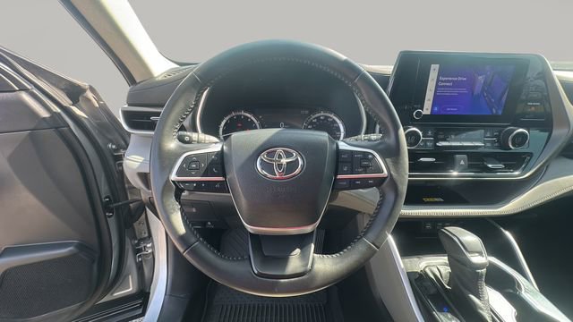 Used 2023 Toyota Highlander XLE FWD image 18