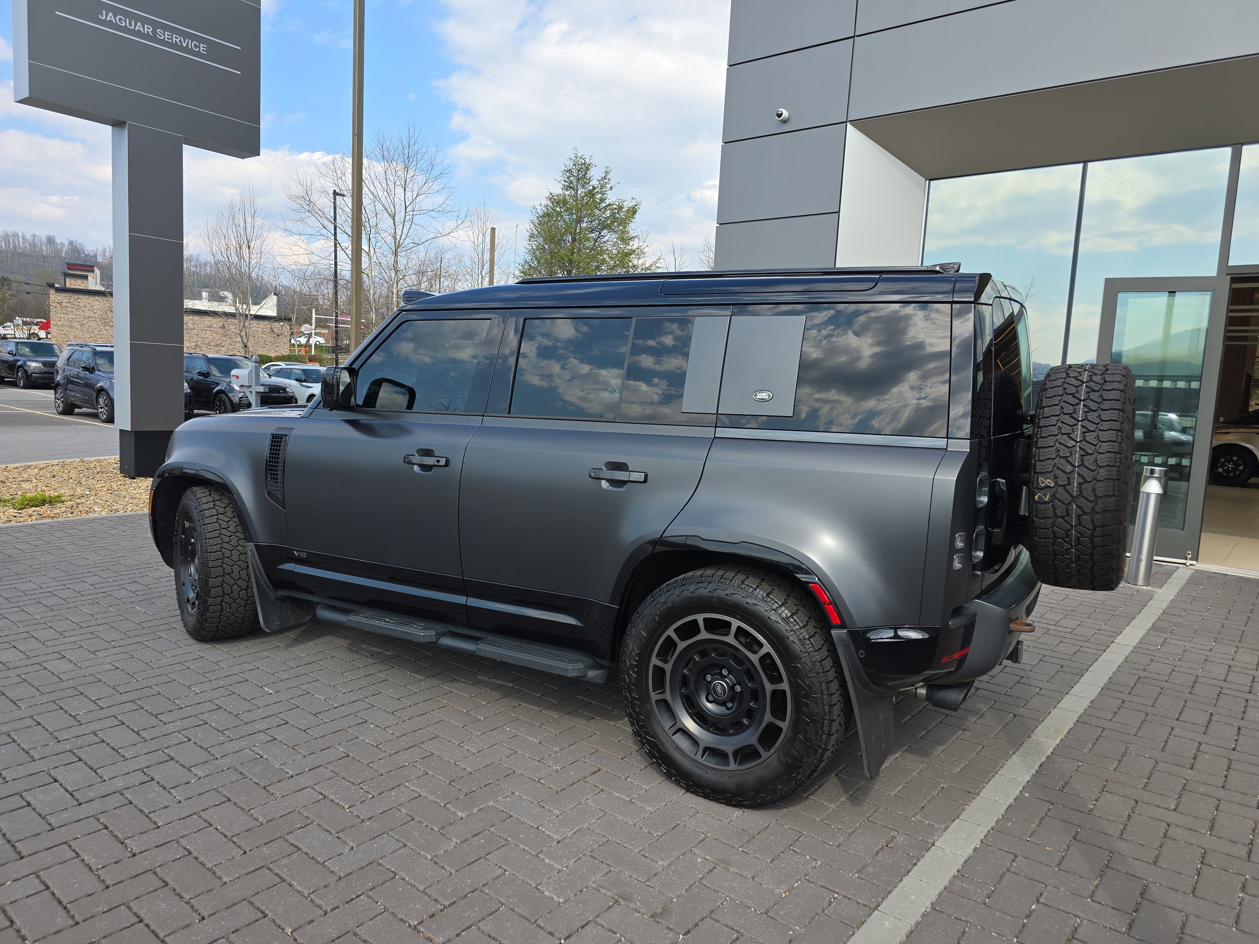 Used 2024 Land Rover Defender 110 Carpathian Edition image 8