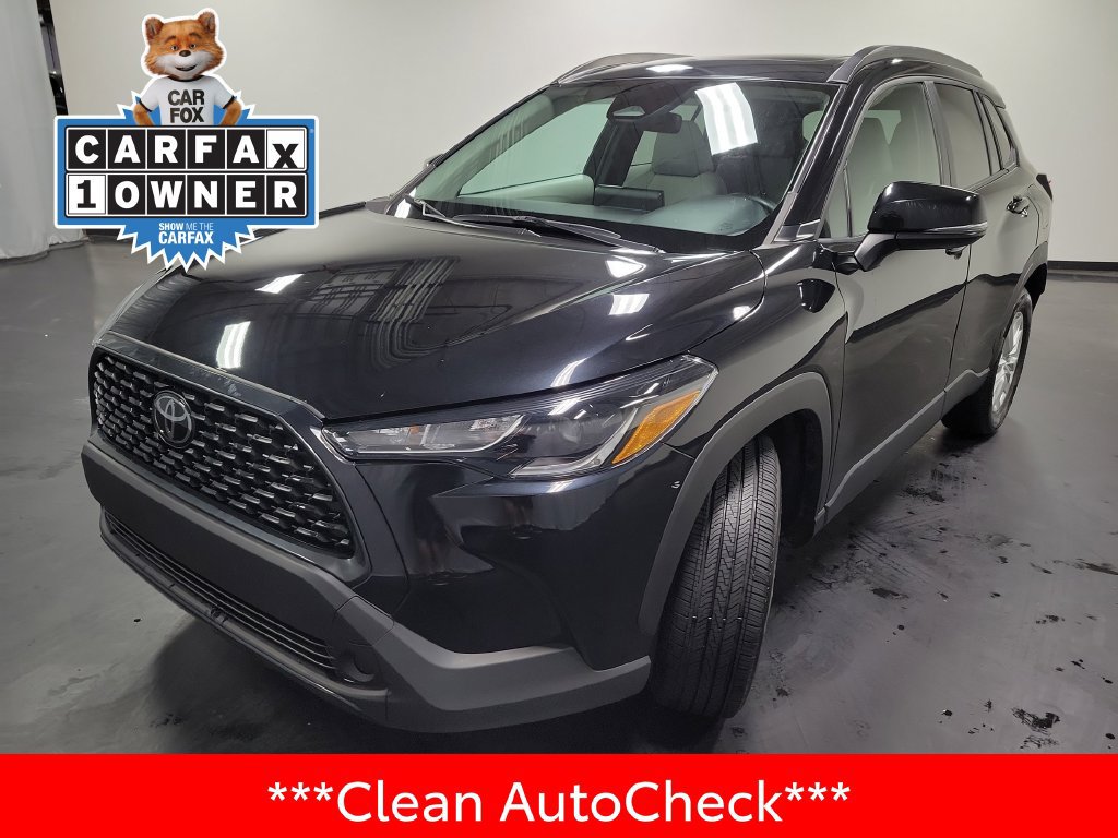 Used 2023 Toyota Corolla Cross LE w/ Moonroof Package AWD/4WD image 4
