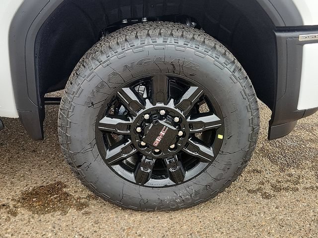 New 2026 GMC Sierra 3500 AT4 w/ Technology Package AWD/4WD image 7