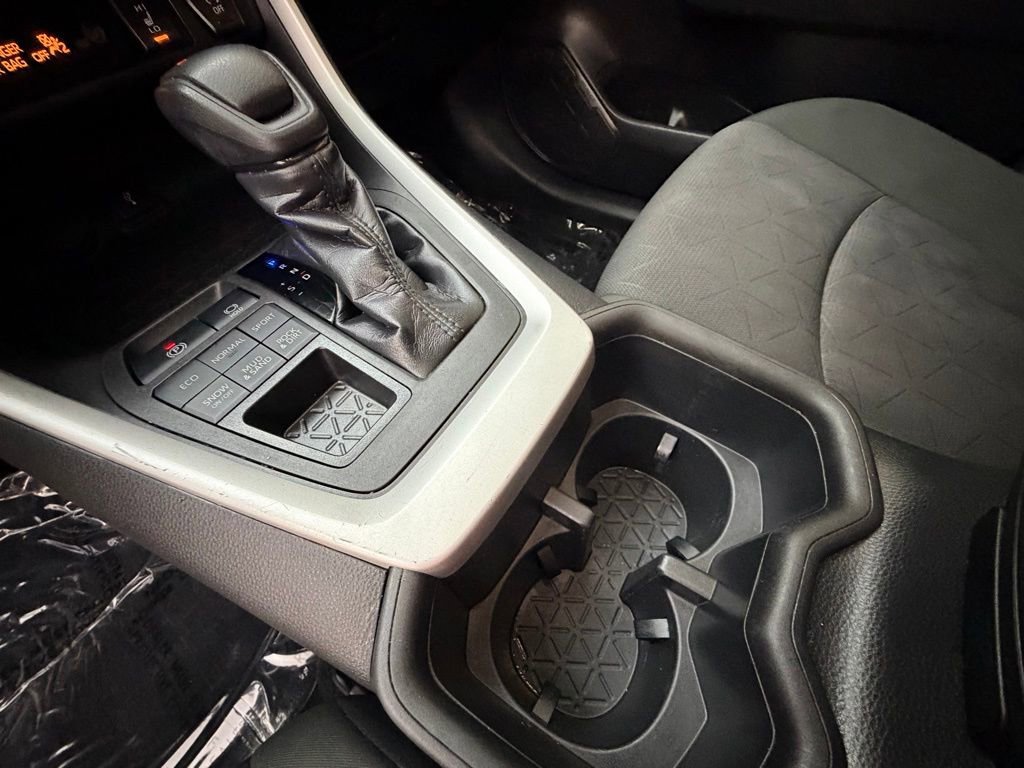 Used 2022 Toyota RAV4 XLE w/ Convenience Package image 19