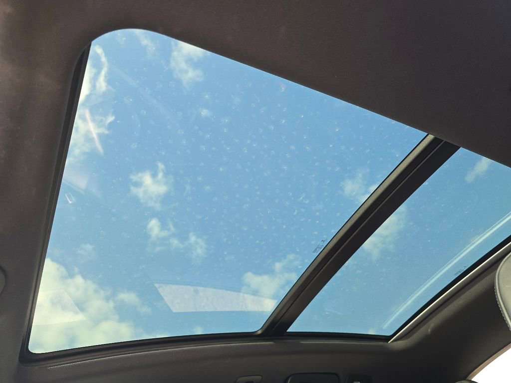 Used 2021 Porsche Macan AWD/4WD image 3