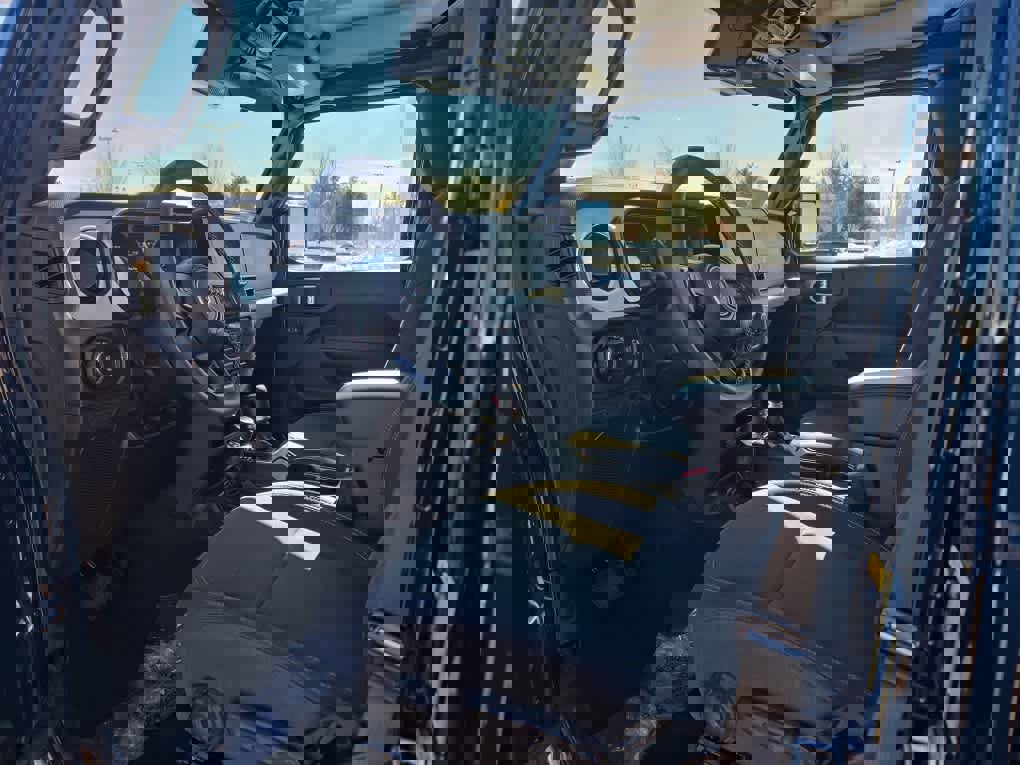 Used 2025 Jeep Gladiator Sport image 8