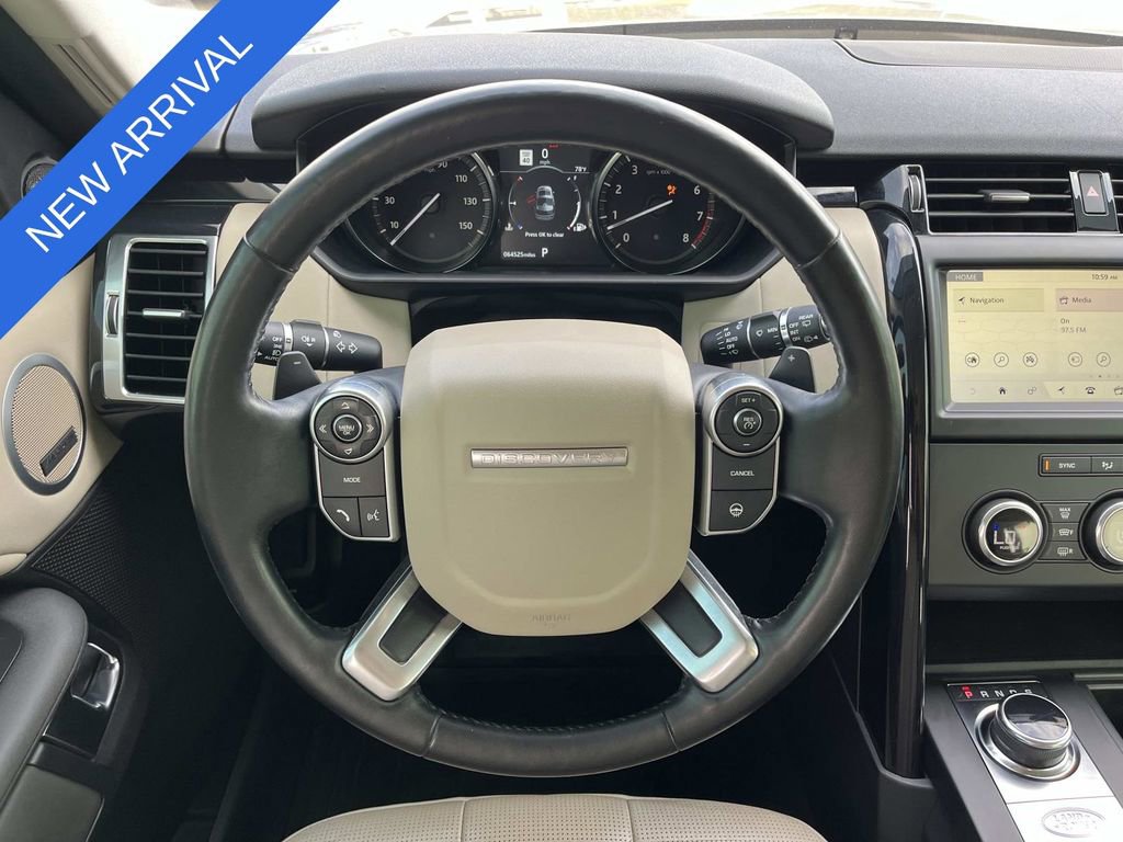 Used 2018 Land Rover Discovery SE image 12