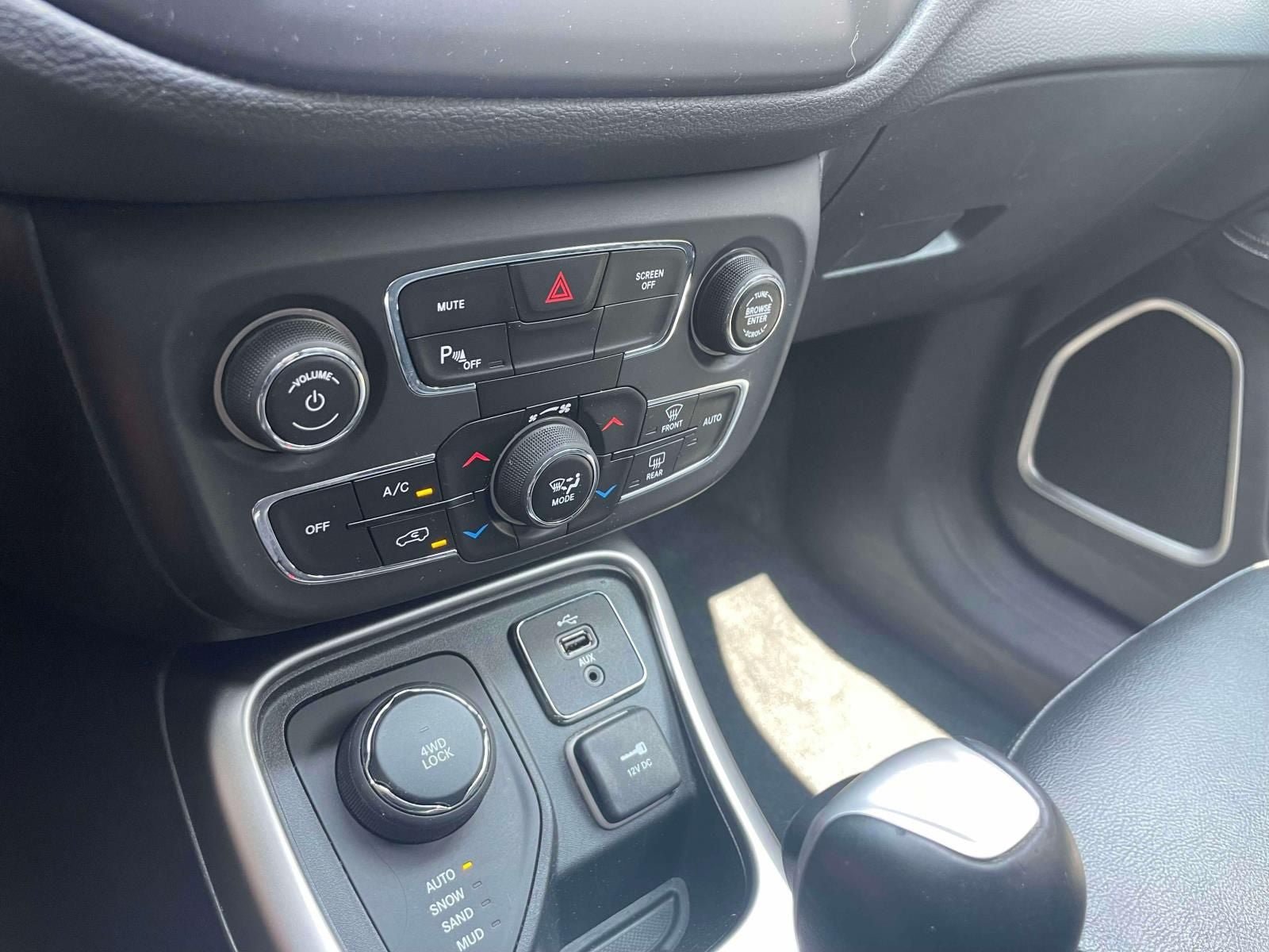 Used 2018 Jeep Compass Latitude w/ Popular Equipment Group AWD/4WD image 29