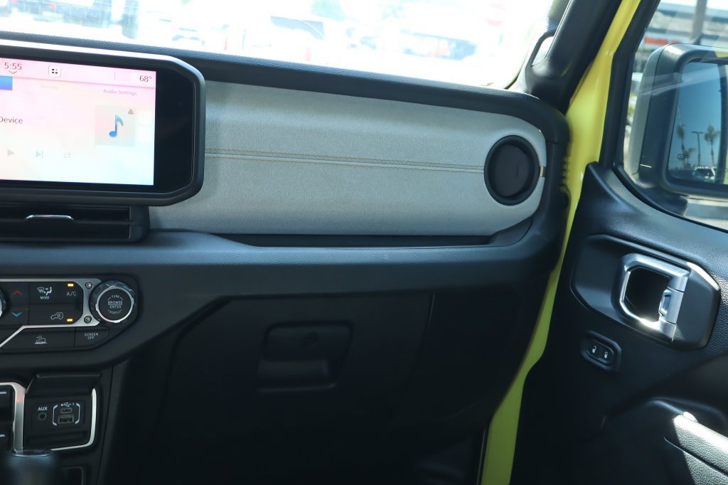 Used 2024 Jeep Wrangler Unlimited AWD/4WD image 30
