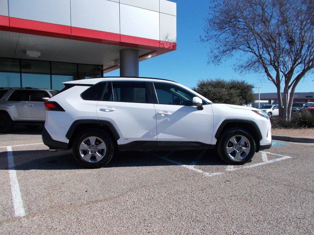 Used 2023 Toyota RAV4 XLE image 6
