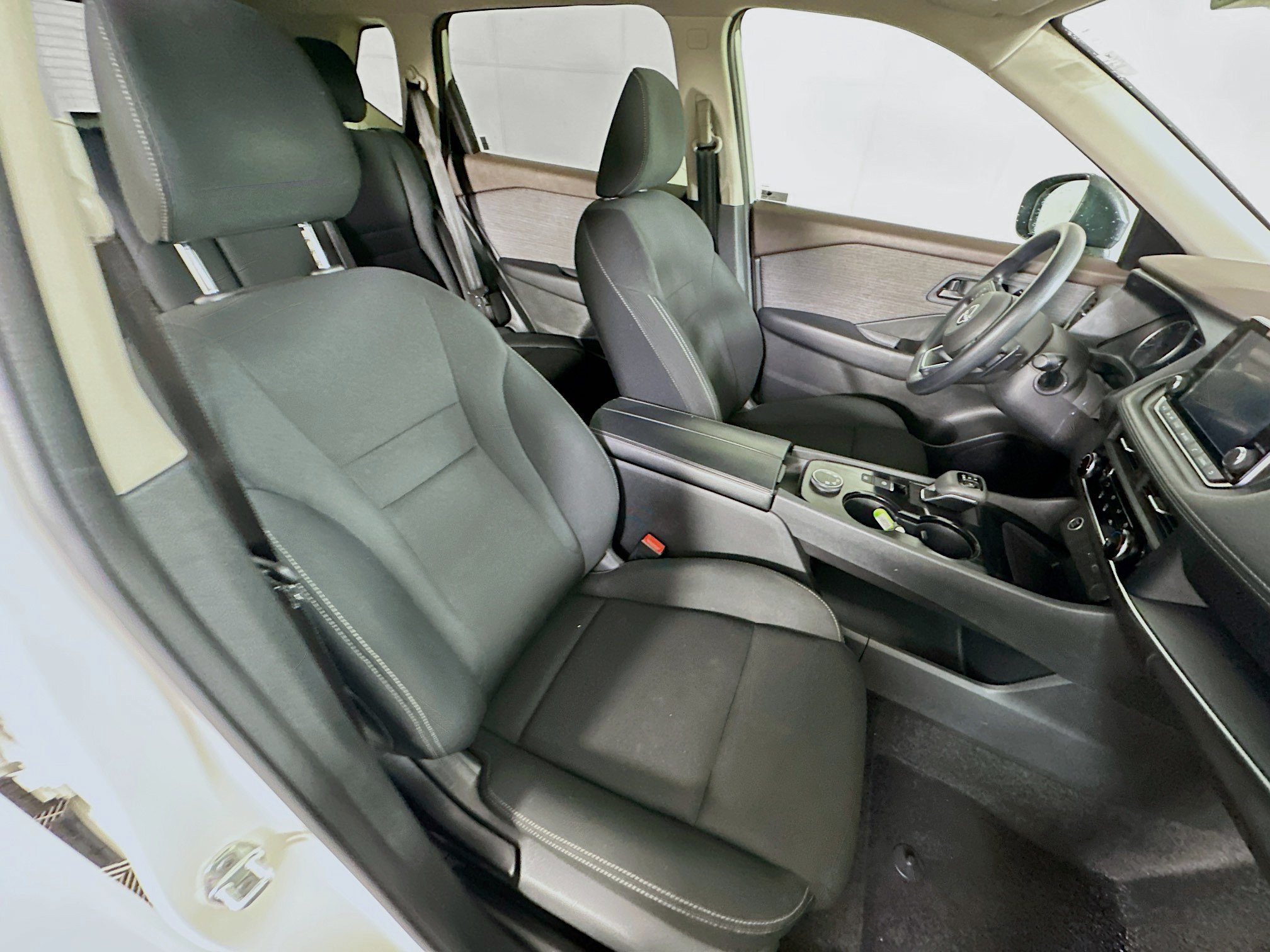 Used 2023 Nissan Rogue S AWD/4WD image 29
