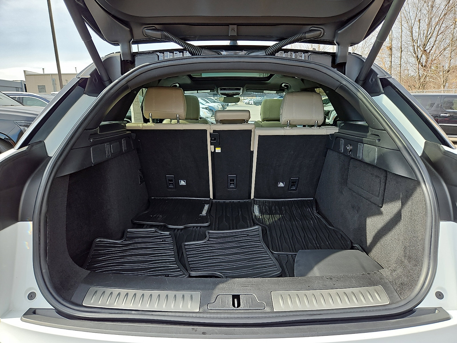 Used 2020 Land Rover Range Rover Velar R-Dynamic S image 29