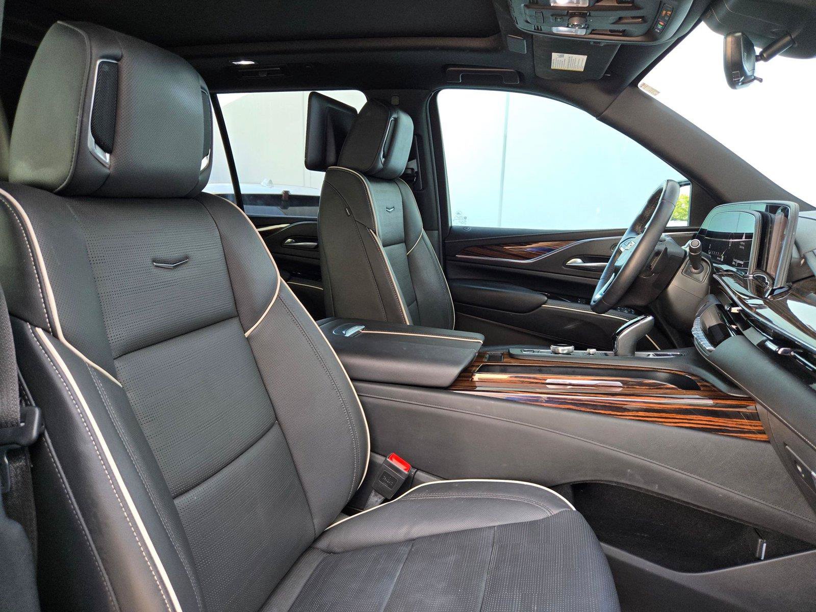 Certified 2024 Cadillac Escalade Premium Luxury w/ Performance Package AWD/4WD image 29