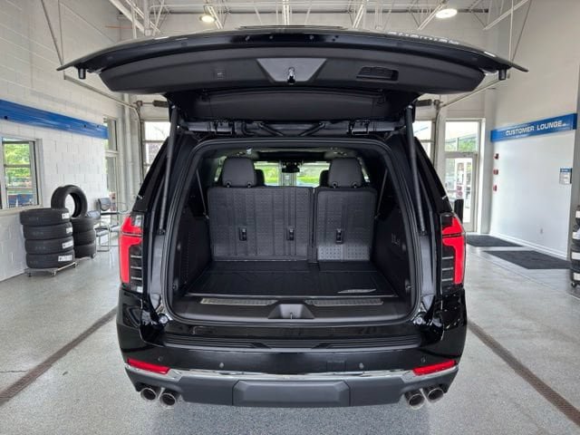 New 2026 Chevrolet Suburban Premier w/ Sun And Tow Package AWD/4WD image 11