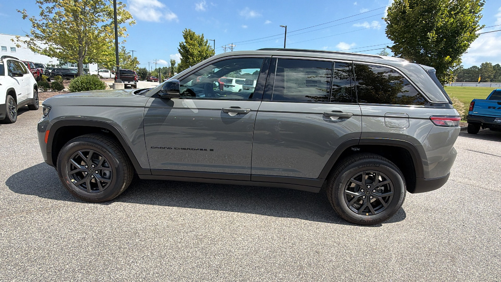 New 2027 Jeep Grand Cherokee Altitude RWD image 11