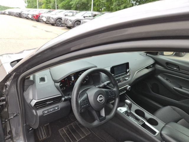 Used 2024 Nissan Altima 2.5 S FWD image 13