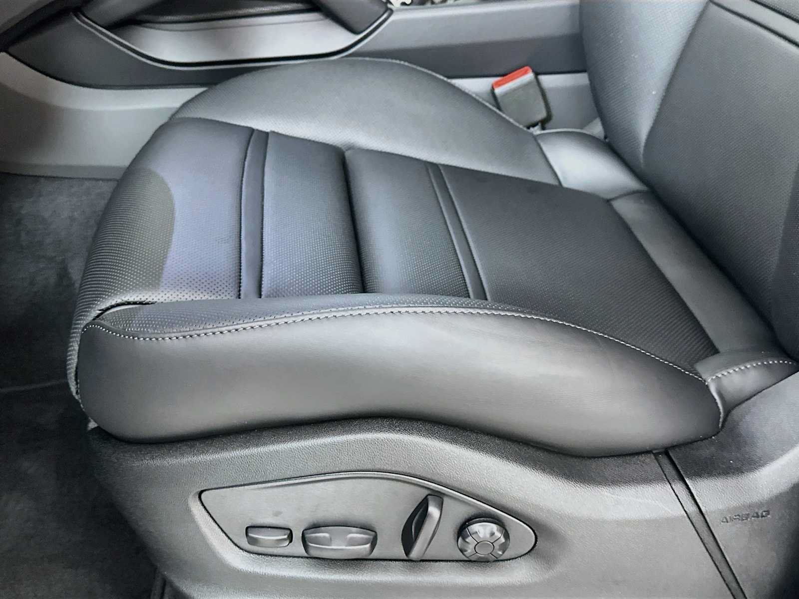New 2026 Porsche Cayenne Coupe AWD/4WD image 12