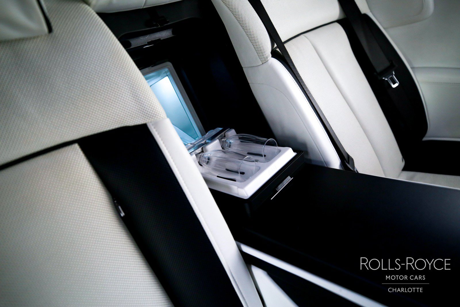 Used 2018 Rolls-Royce Phantom Sedan RWD image 31