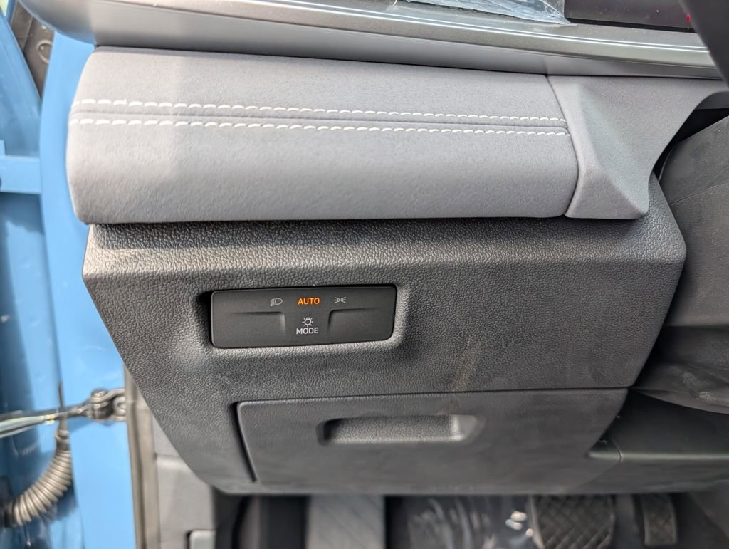 New 2025 Volkswagen Tiguan SE image 18