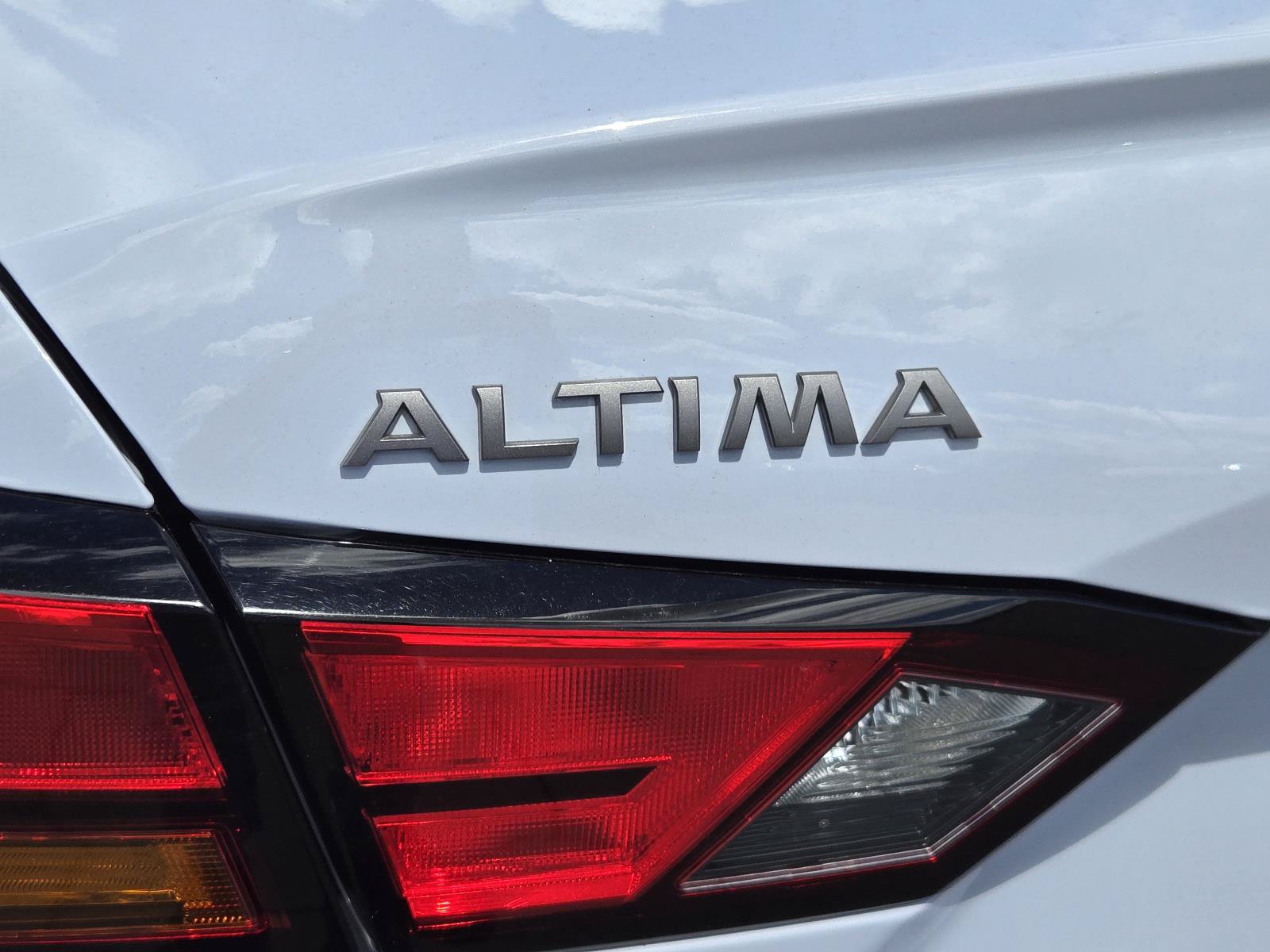 Used 2025 Nissan Altima 2.5 SR FWD image 35