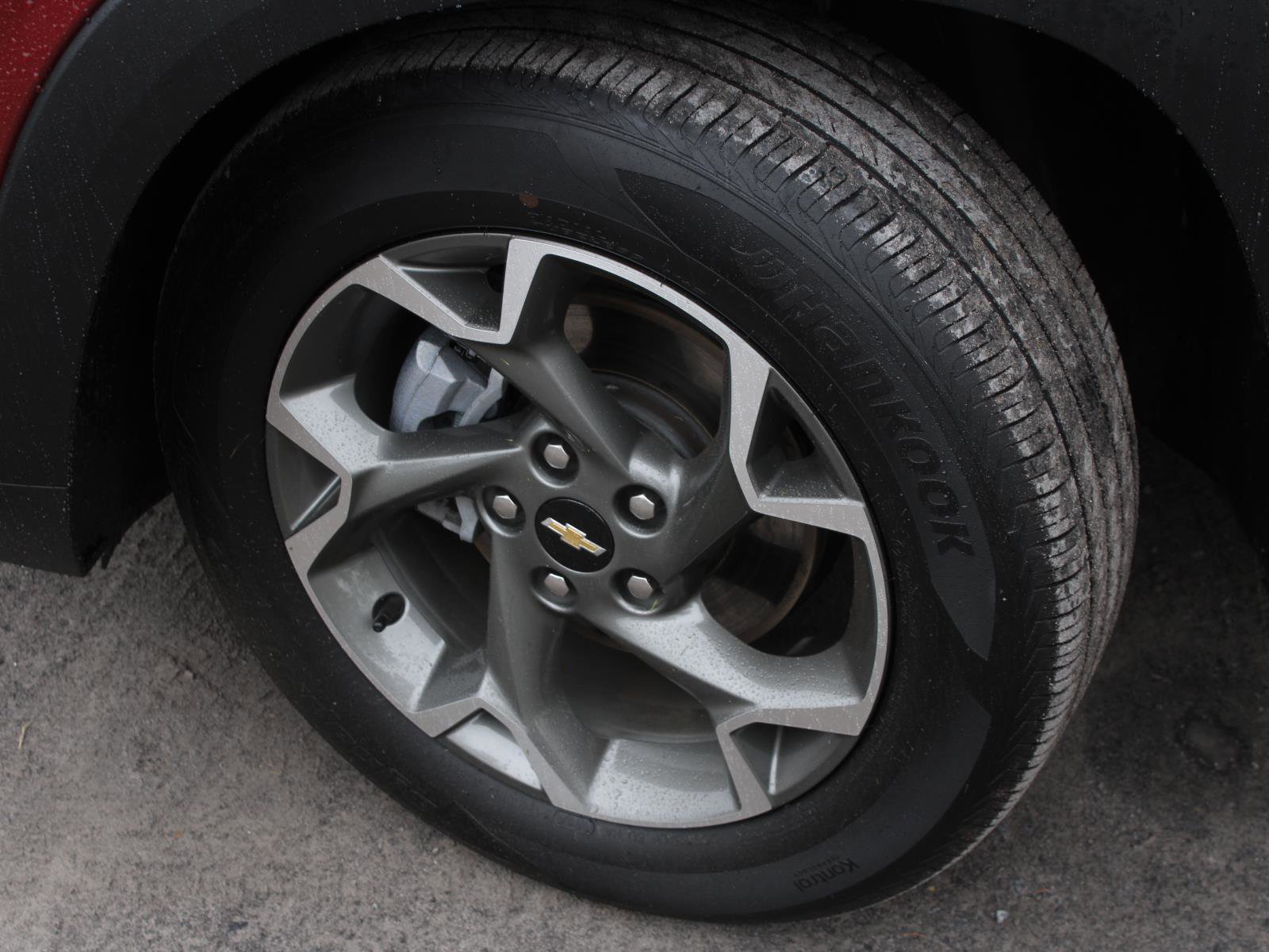 Used 2025 Chevrolet Trax LT w/ LT Convenience Package FWD image 19