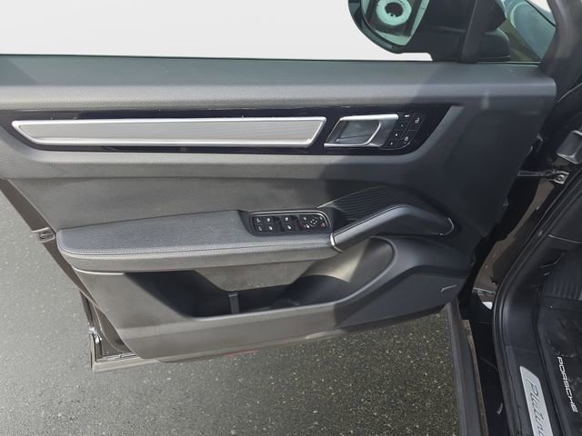 Used 2023 Porsche Cayenne Platinum Edition image 29