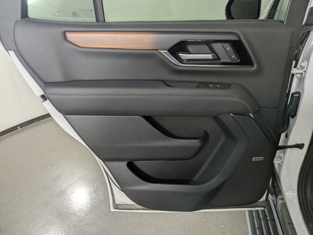 Used 2025 GMC Yukon Denali w/ Denali Reserve Package AWD/4WD image 15