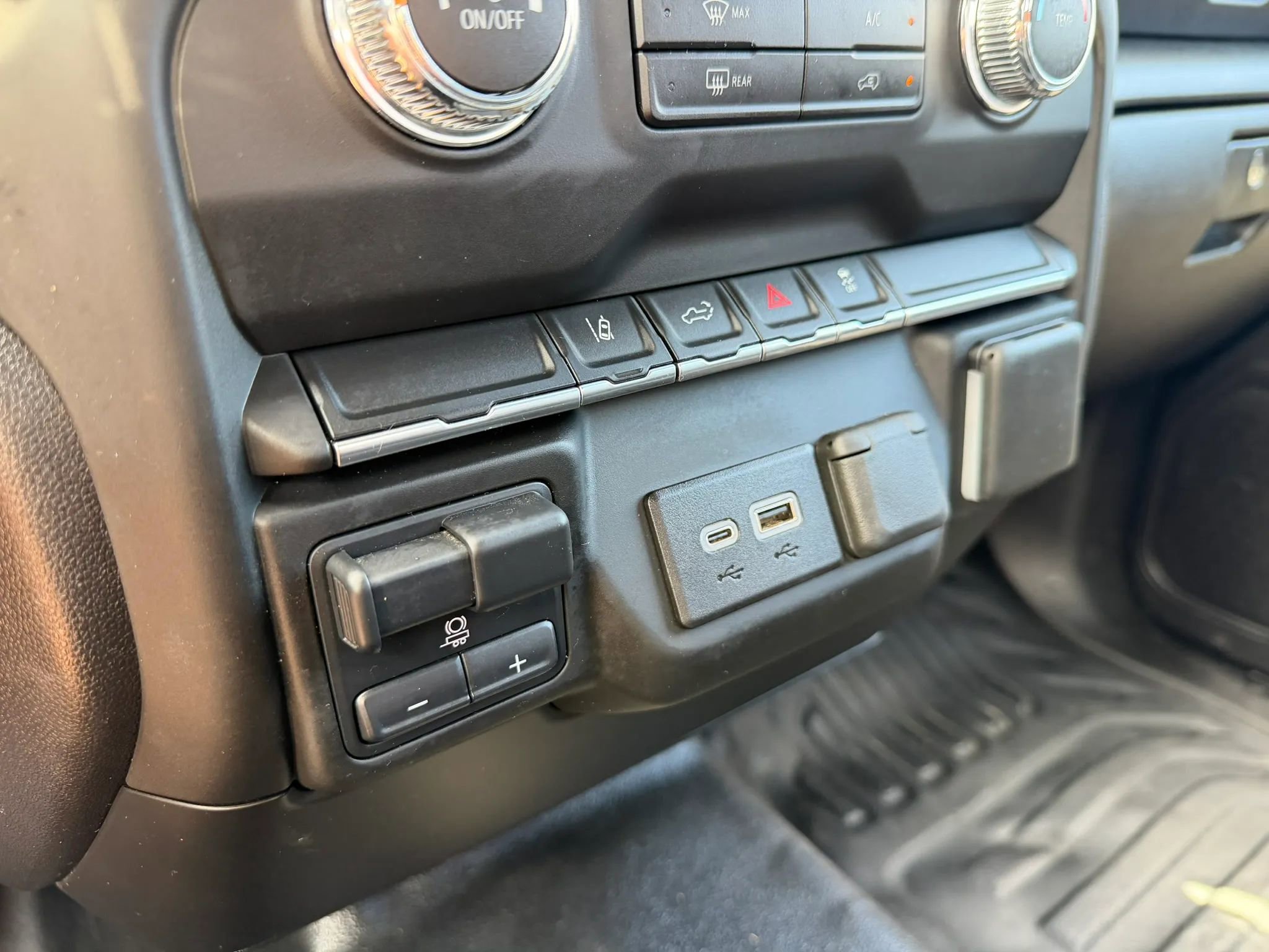 Used 2024 GMC Sierra 2500 Pro w/ Convenience Package AWD/4WD image 18