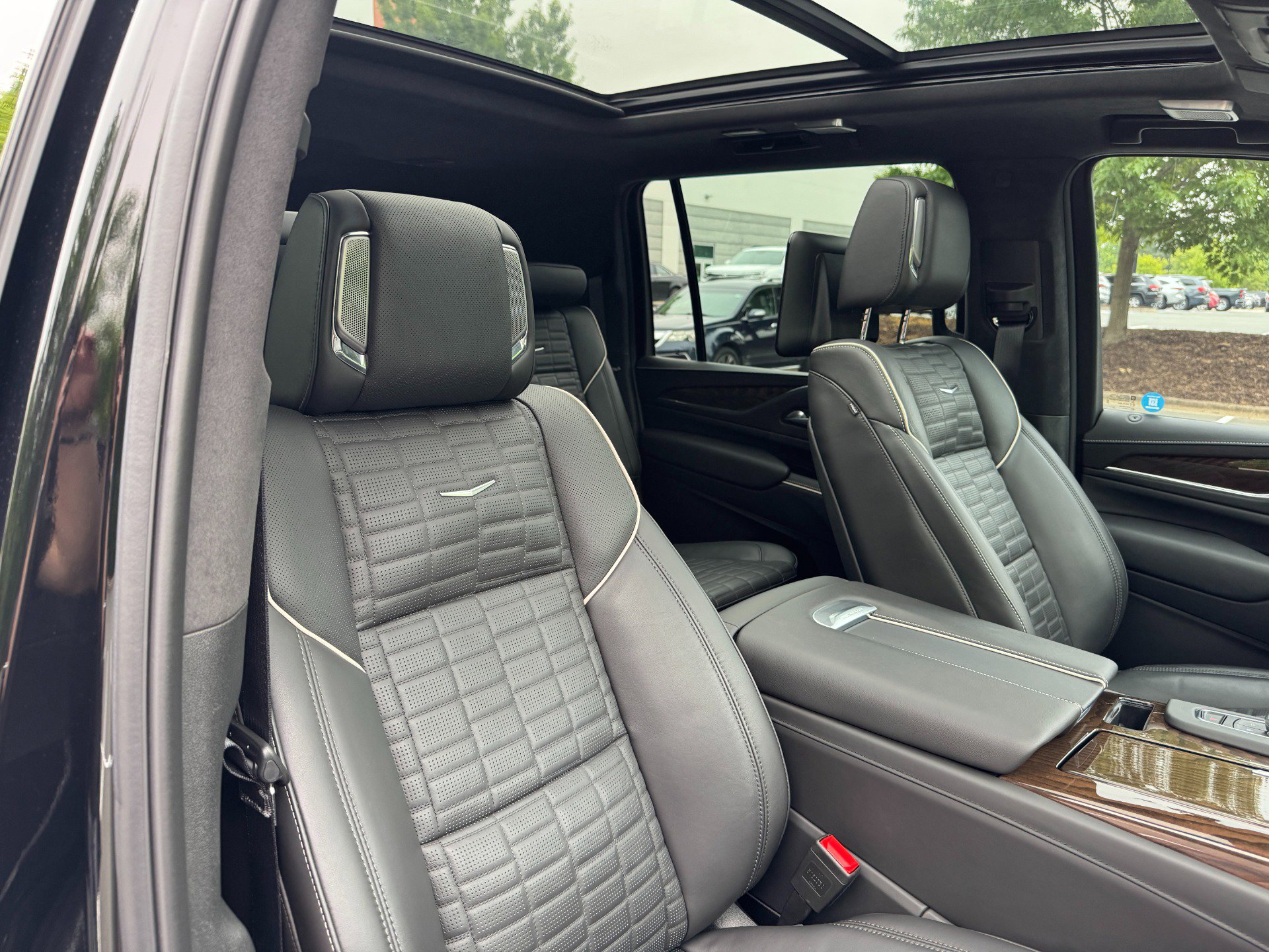 Used 2024 Cadillac Escalade ESV Sport Platinum w/ LPO, ONYX Package image 57