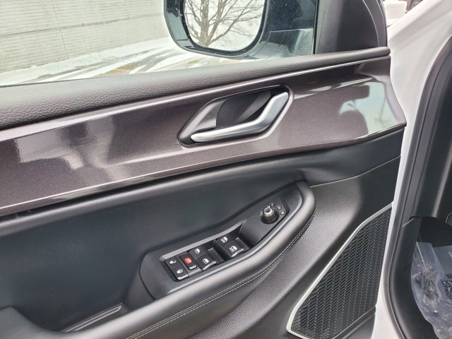 Certified 2023 Jeep Grand Cherokee L Altitude image 10