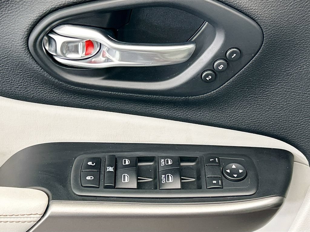 Used 2020 Jeep Cherokee Limited FWD image 21