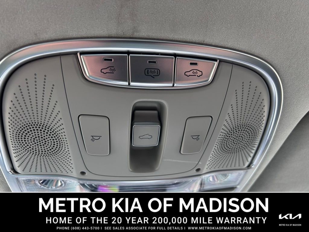 Used 2020 Kia K900 Luxury w/ VIP Package image 29