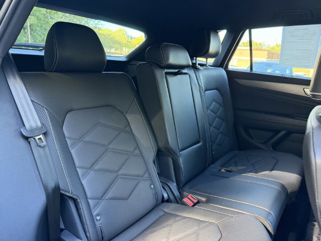 Used 2024 Volkswagen Atlas Cross Sport SE FWD image 32