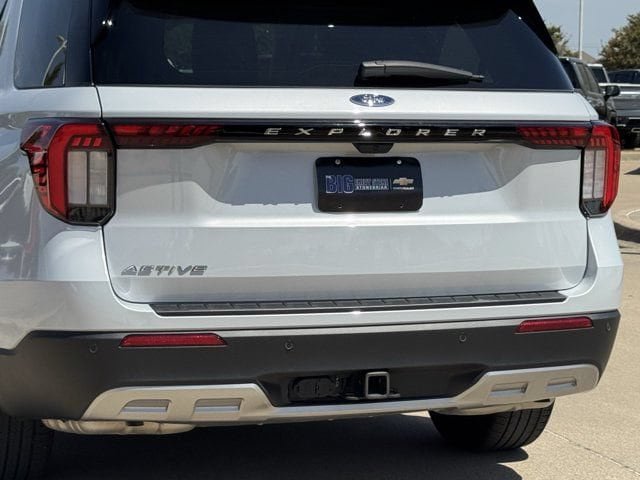 Used 2025 Ford Explorer Active w/ Active Comfort Package RWD image 8
