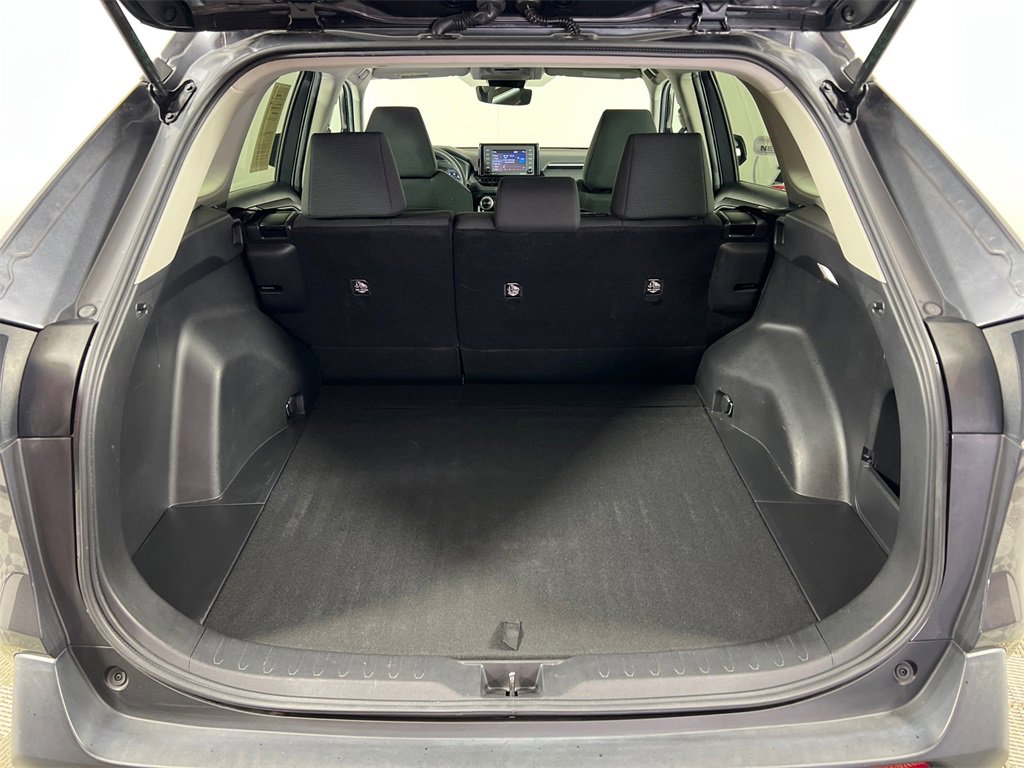 Used 2022 Toyota RAV4 LE image 17