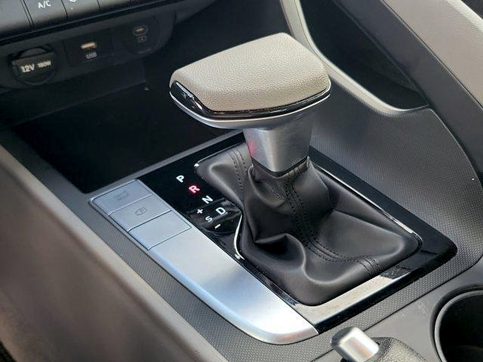 Certified 2025 Hyundai Elantra SE w/ Cargo Package FWD image 30