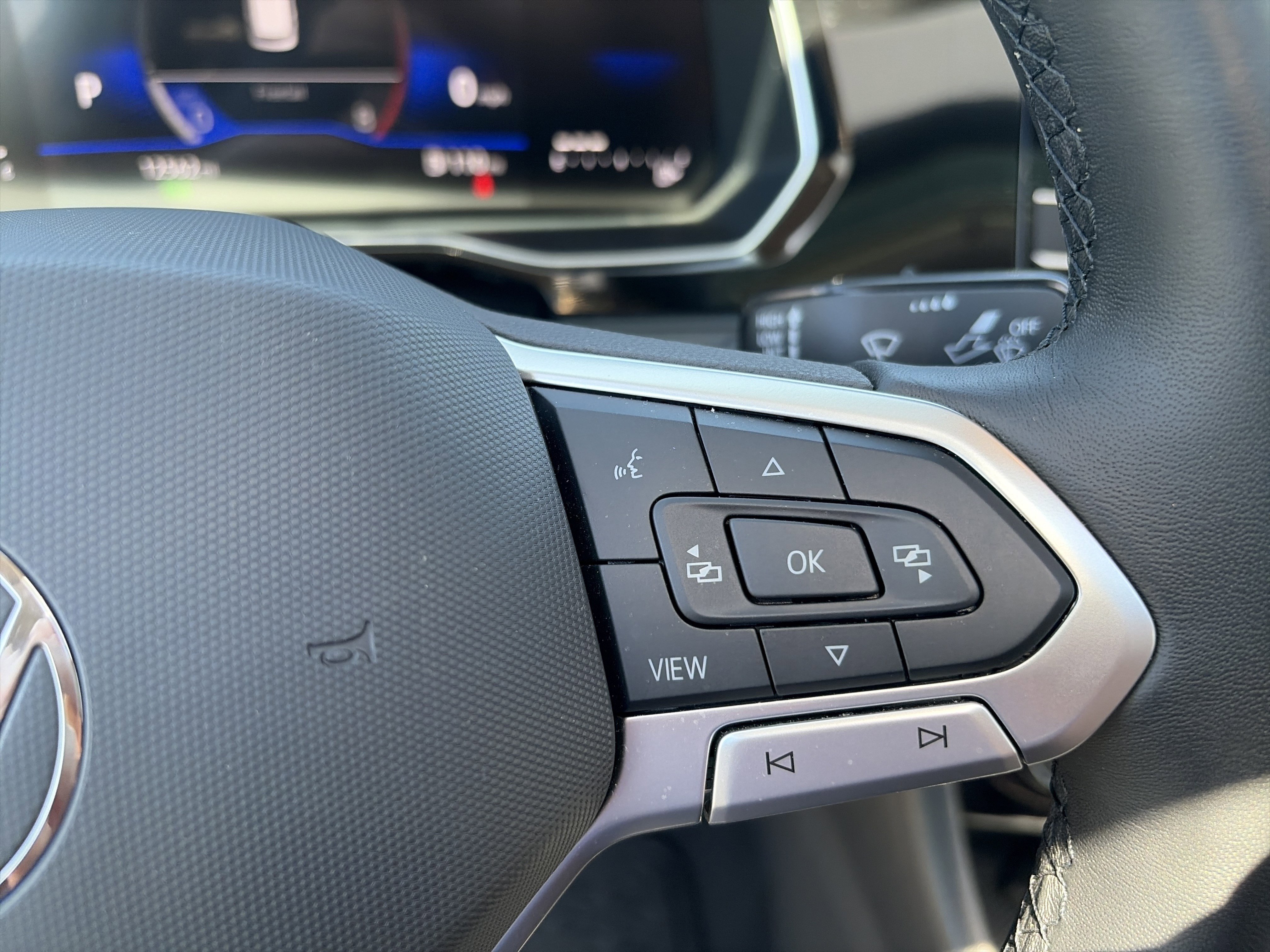 Used 2024 Volkswagen Jetta SE w/ Panoramic Sunroof Package FWD image 40