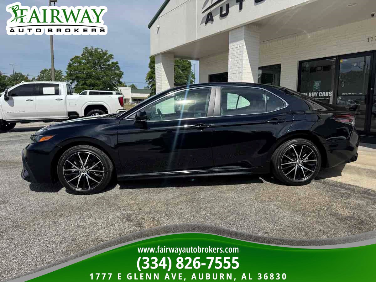 Used 2024 Toyota Camry SE image 9