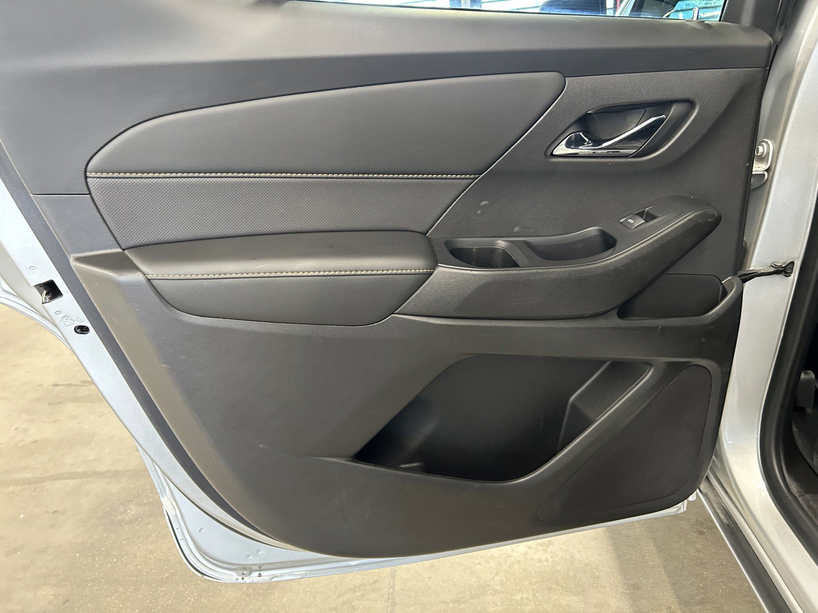 Used 2021 Chevrolet Traverse Premier w/ LPO, Blackout Package image 13