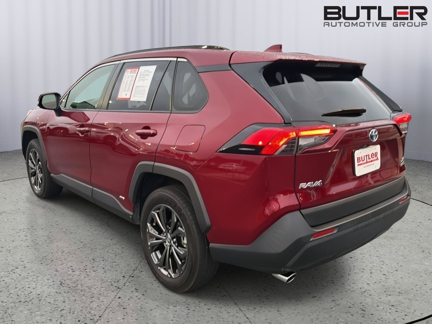 Certified 2023 Toyota RAV4 XLE Premium AWD/4WD image 4