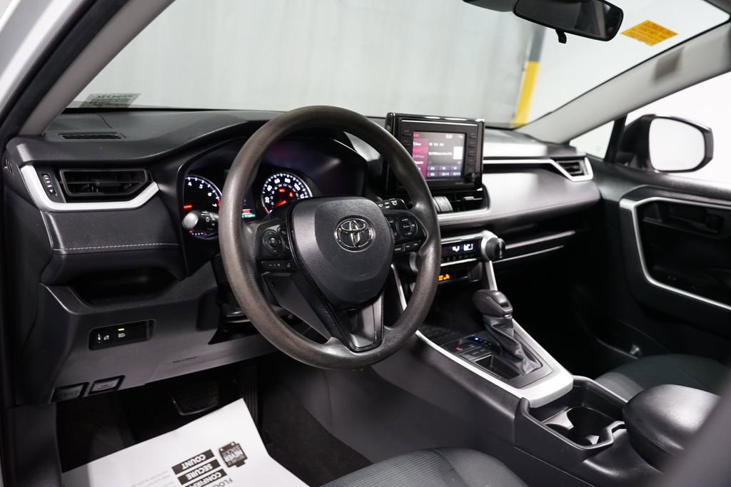 Used 2021 Toyota RAV4 LE image 11