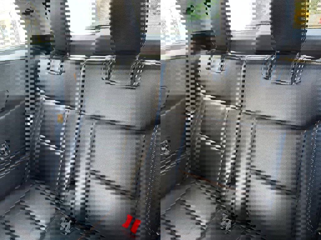 Used 2022 Ford Explorer Limited image 18