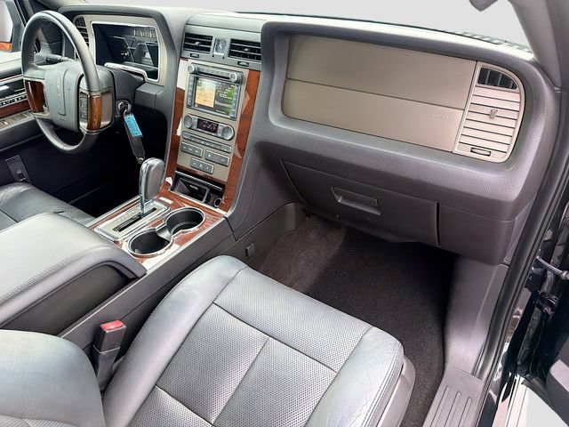 Used 2014 Lincoln Navigator 4WD image 32