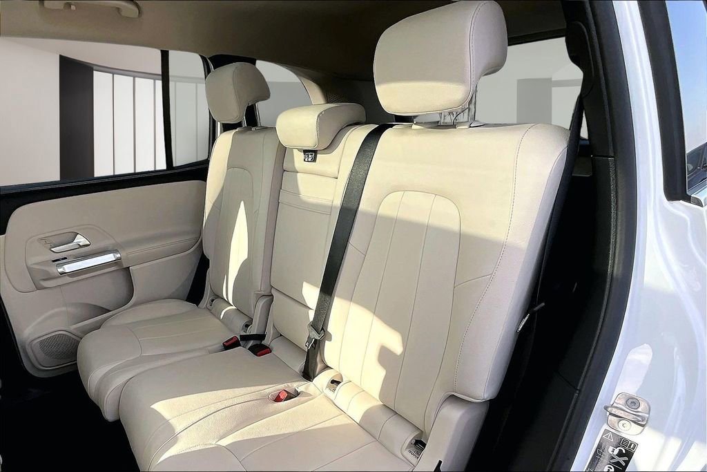 Used 2023 Mercedes-Benz GLB 250 w/ Premium Package image 20
