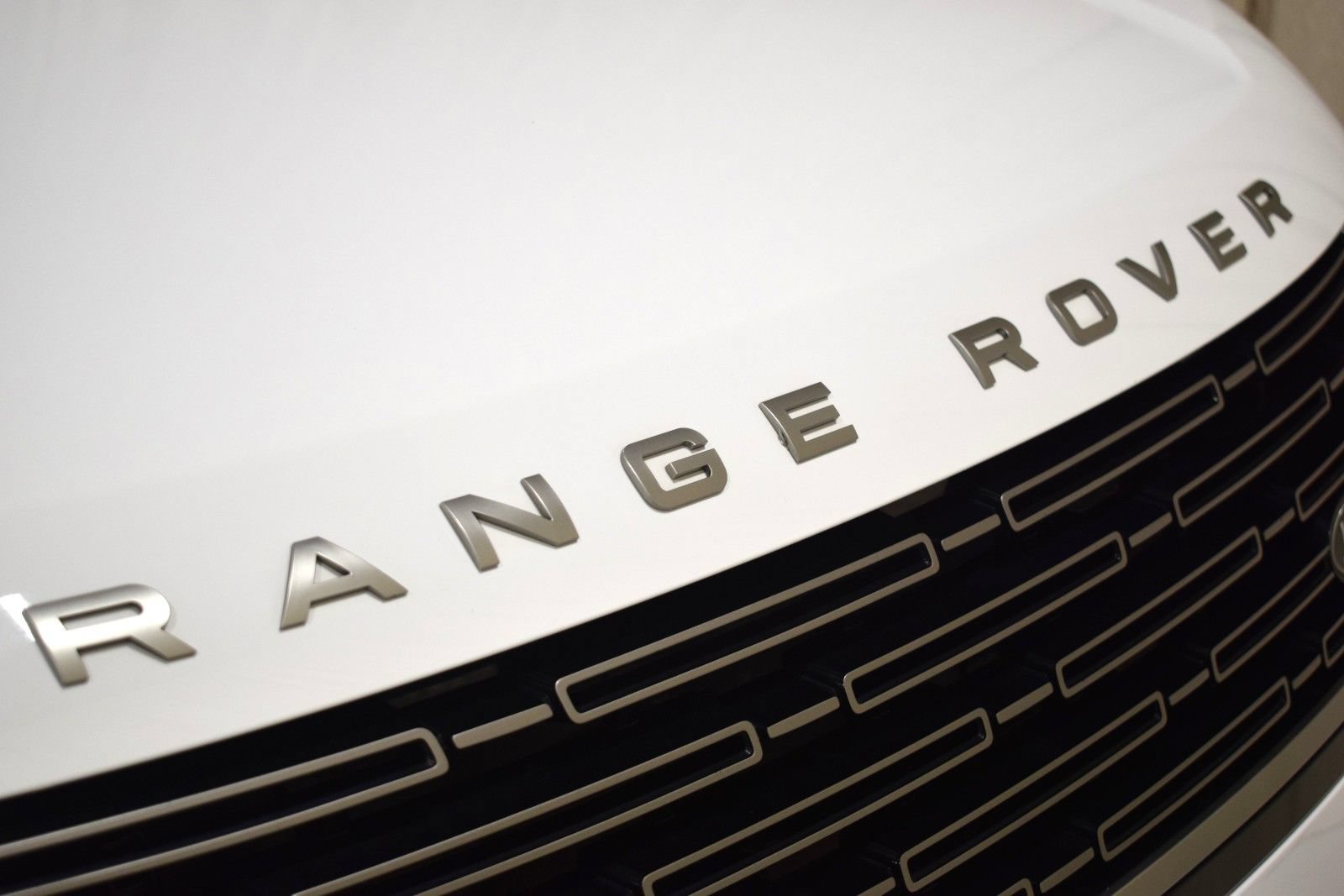 Used 2023 Land Rover Range Rover SE AWD/4WD image 3